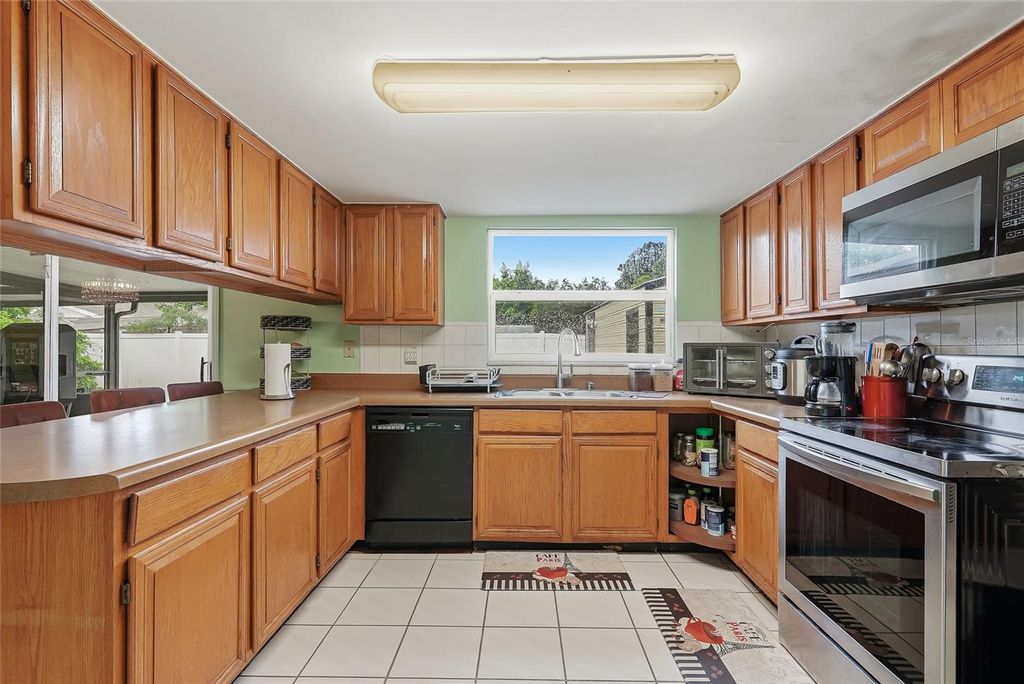 Image 21 of property listing at 3118 RIVER COVE DRIVE, Tampa, FL 33614