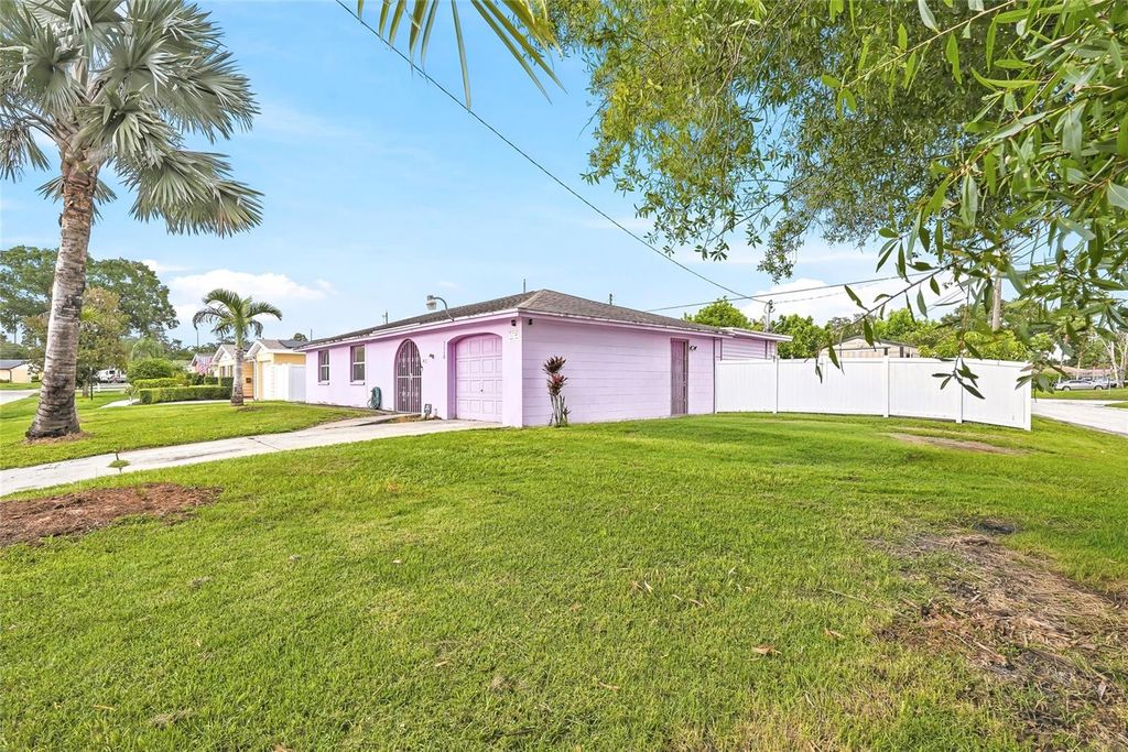 Image 4 of property listing at 3118 RIVER COVE DRIVE, Tampa, FL 33614