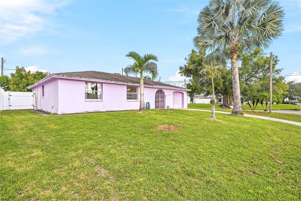 Image 5 of property listing at 3118 RIVER COVE DRIVE, Tampa, FL 33614