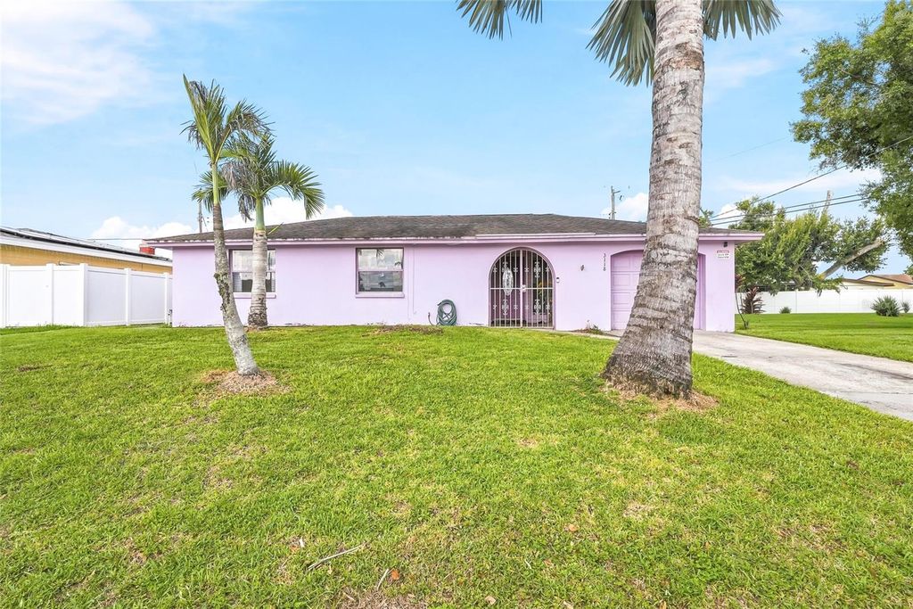 Image 6 of property listing at 3118 RIVER COVE DRIVE, Tampa, FL 33614