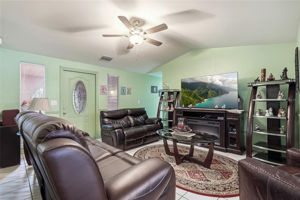 Image 8 of property listing at 3118 RIVER COVE DRIVE, Tampa, FL 33614