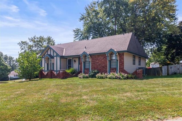 104 London Way Road, Belton, MO 64012