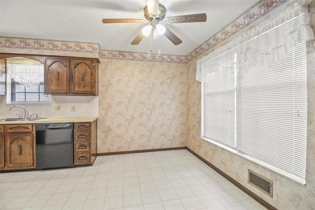 104 London Way Road, Belton, MO 64012