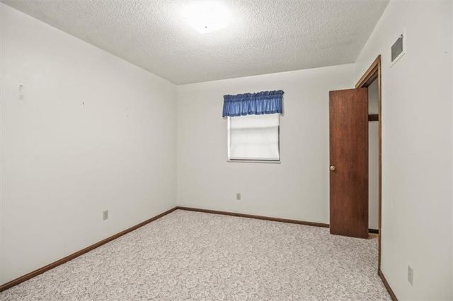 104 London Way Road, Belton, MO 64012