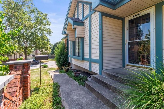 104 London Way Road, Belton, MO 64012