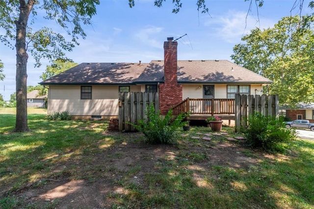 104 London Way Road, Belton, MO 64012