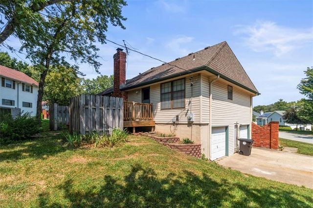 104 London Way Road, Belton, MO 64012