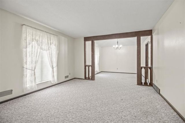 104 London Way Road, Belton, MO 64012