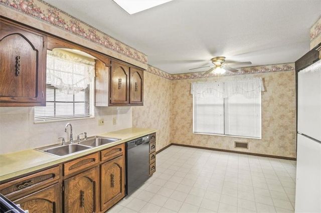 104 London Way Road, Belton, MO 64012