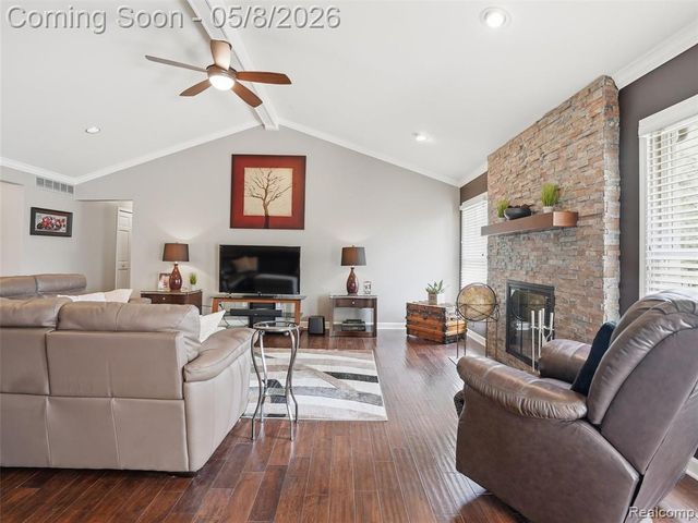 1669 Treeside Drive, Rochester Hills, MI 48307