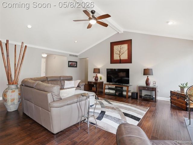 1669 Treeside Drive, Rochester Hills, MI 48307