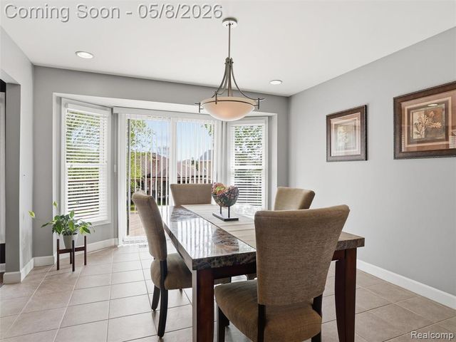1669 Treeside Drive, Rochester Hills, MI 48307