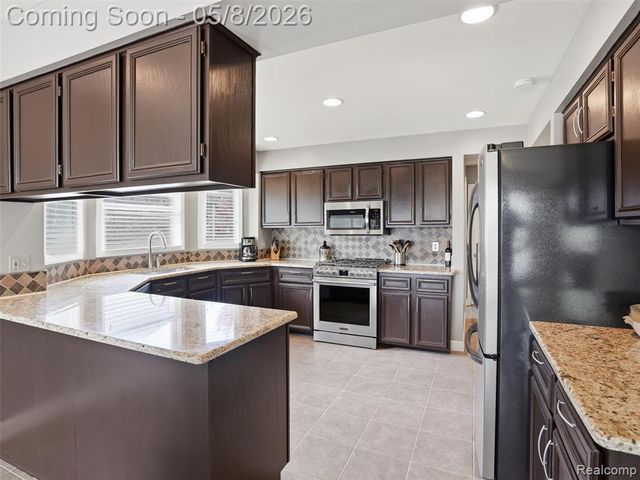 1669 Treeside Drive, Rochester Hills, MI 48307