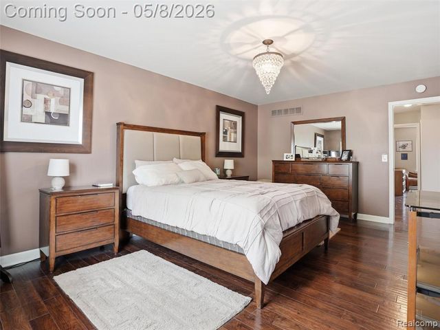1669 Treeside Drive, Rochester Hills, MI 48307