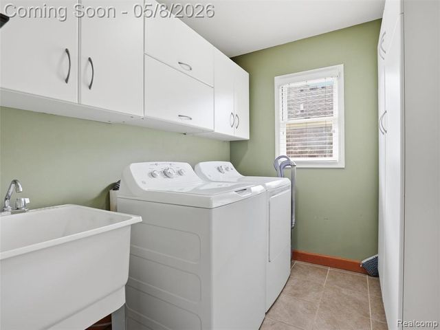 1669 Treeside Drive, Rochester Hills, MI 48307