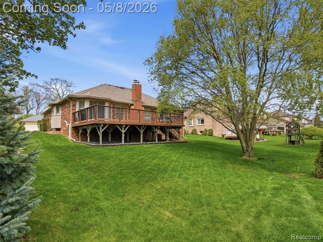 1669 Treeside Drive, Rochester Hills, MI 48307