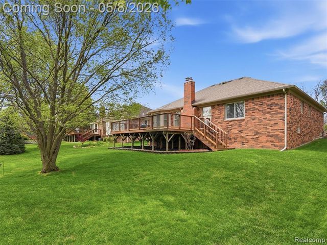 1669 Treeside Drive, Rochester Hills, MI 48307