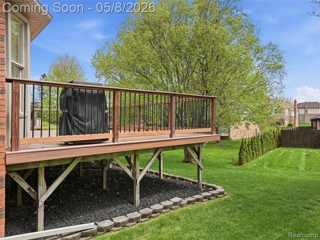 1669 Treeside Drive, Rochester Hills, MI 48307