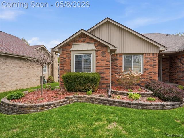 1669 Treeside Drive, Rochester Hills, MI 48307
