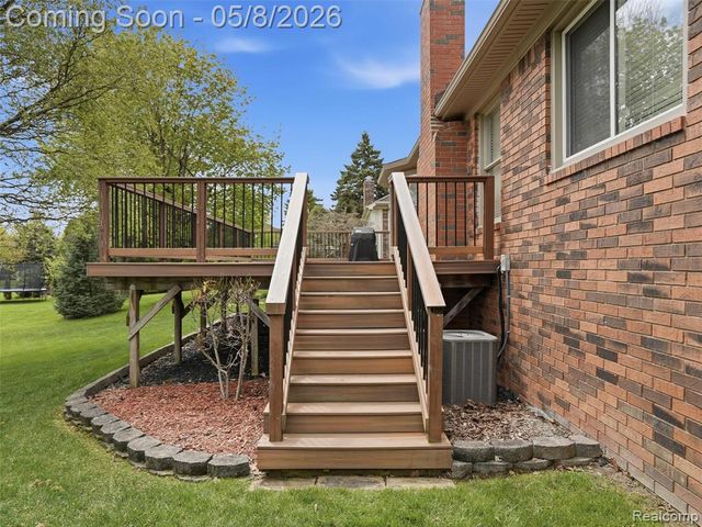 1669 Treeside Drive, Rochester Hills, MI 48307