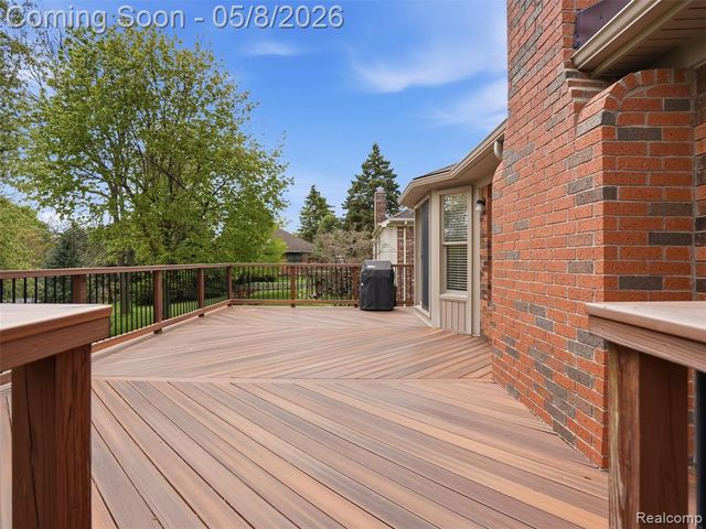 1669 Treeside Drive, Rochester Hills, MI 48307