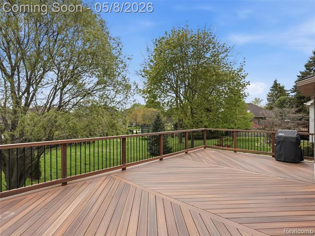 1669 Treeside Drive, Rochester Hills, MI 48307