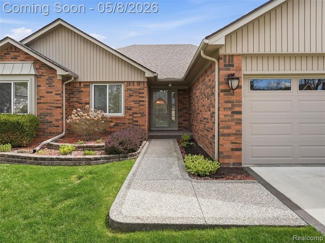 1669 Treeside Drive, Rochester Hills, MI 48307