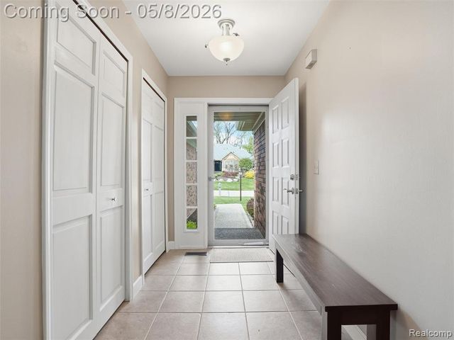 1669 Treeside Drive, Rochester Hills, MI 48307