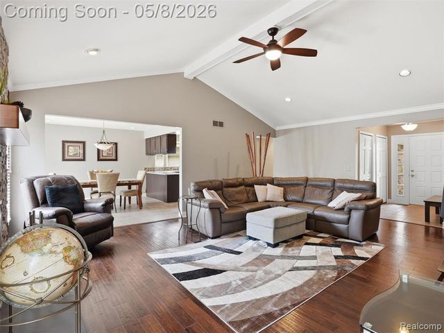 1669 Treeside Drive, Rochester Hills, MI 48307