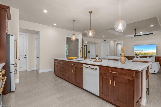 17210 Serengeti CIR, Alva, FL 33920