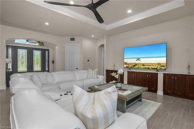 17210 Serengeti CIR, Alva, FL 33920