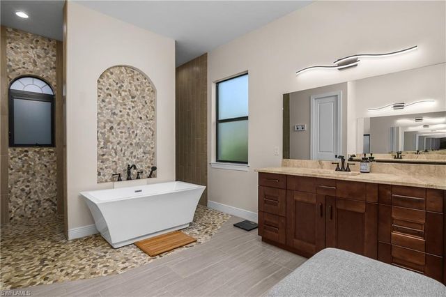 17210 Serengeti CIR, Alva, FL 33920