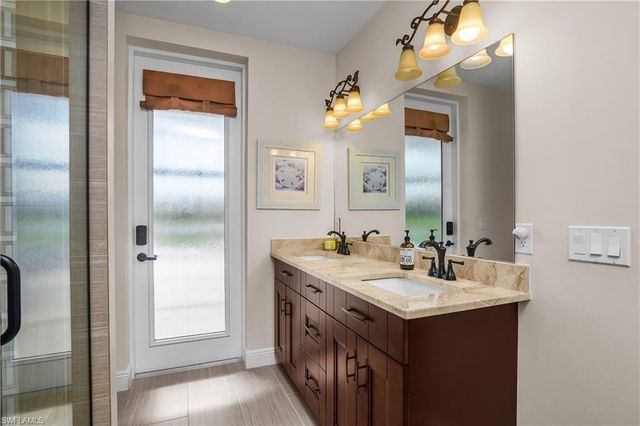 17210 Serengeti CIR, Alva, FL 33920