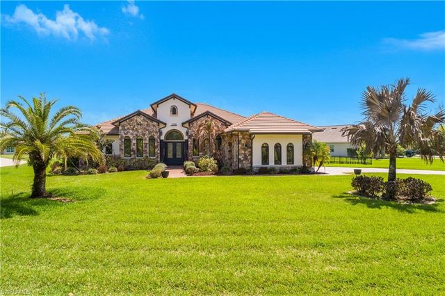 17210 Serengeti CIR, Alva, FL 33920