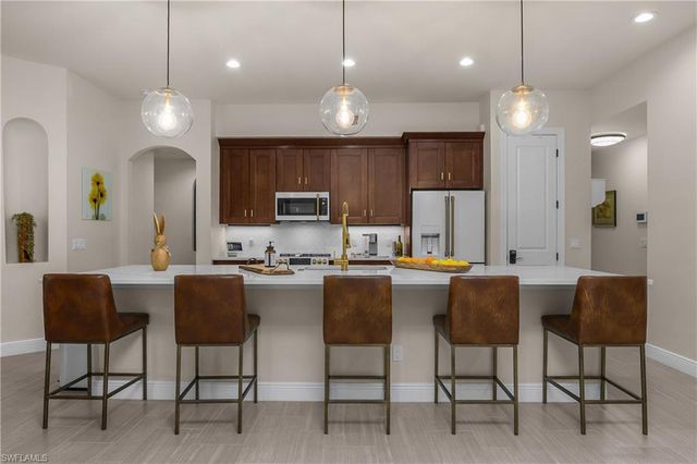 17210 Serengeti CIR, Alva, FL 33920