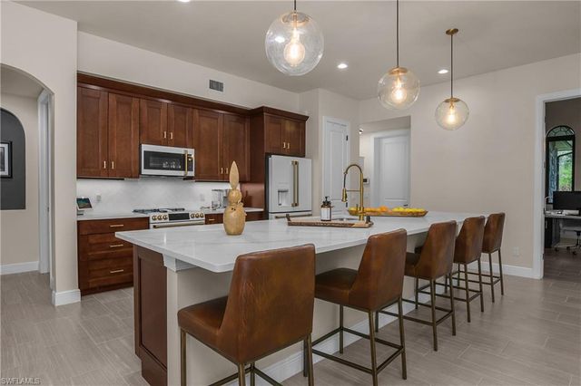 17210 Serengeti CIR, Alva, FL 33920