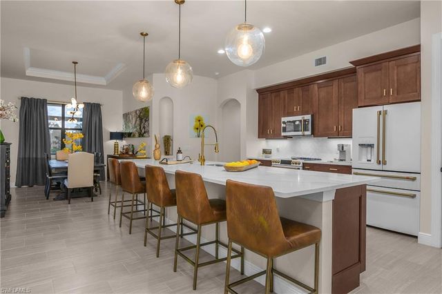 17210 Serengeti CIR, Alva, FL 33920