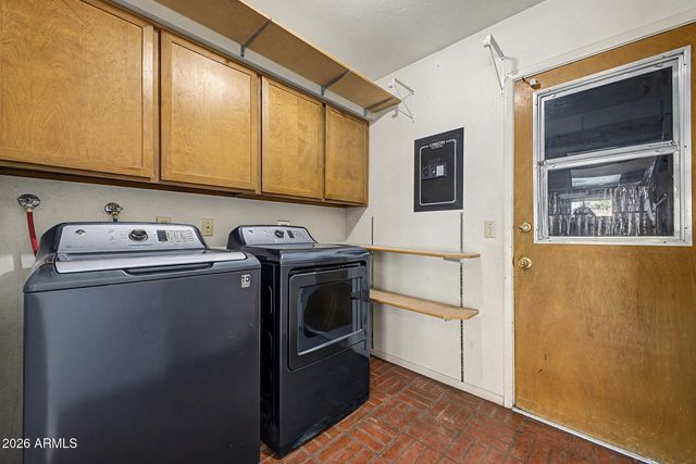 5340 W CARON Street, Glendale, AZ 85302