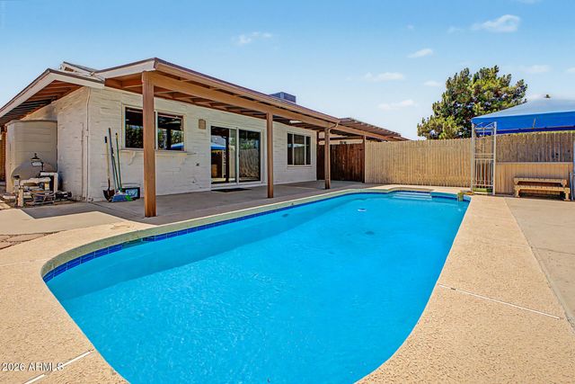 5340 W CARON Street, Glendale, AZ 85302