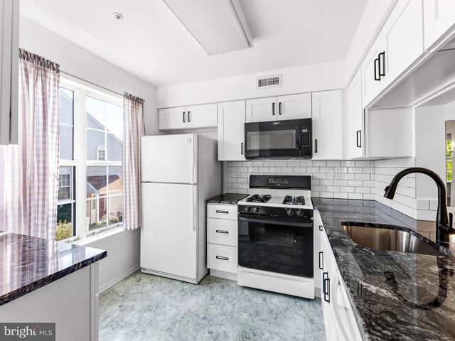 4606 ABERDEEN LN, Blackwood, NJ 08012