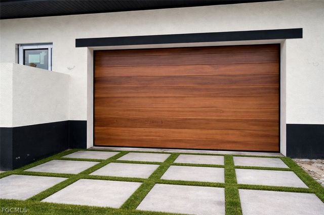 912 Cleveland AVE, Lehigh Acres, FL 33972