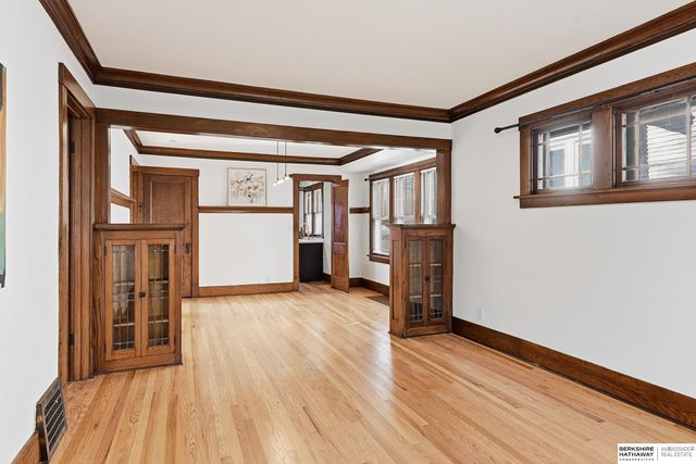 806 N 43rd Street, Omaha, NE 68131