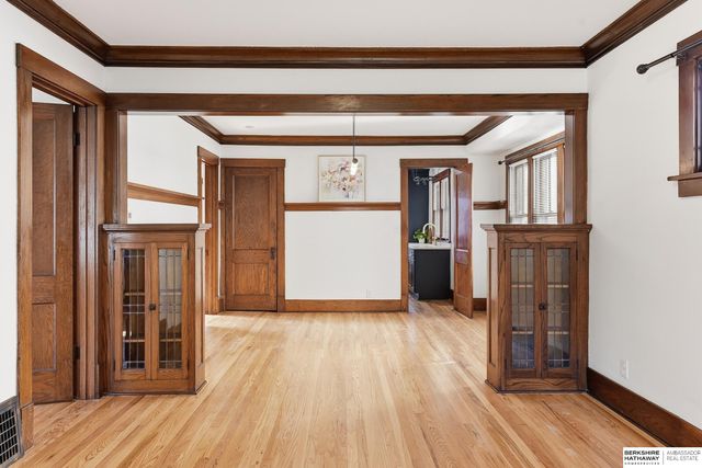 806 N 43rd Street, Omaha, NE 68131