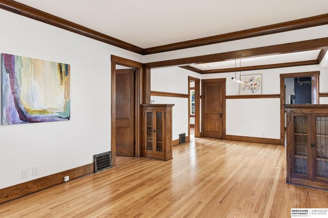 806 N 43rd Street, Omaha, NE 68131