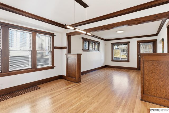 806 N 43rd Street, Omaha, NE 68131