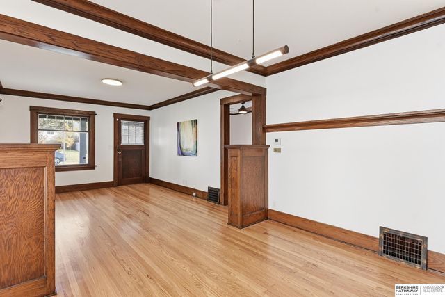 806 N 43rd Street, Omaha, NE 68131