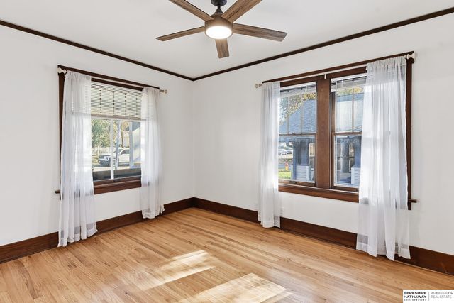 806 N 43rd Street, Omaha, NE 68131