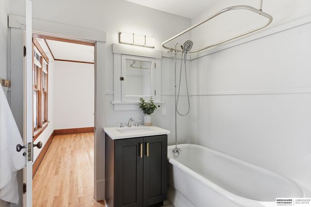 806 N 43rd Street, Omaha, NE 68131