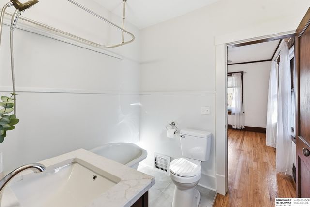 806 N 43rd Street, Omaha, NE 68131