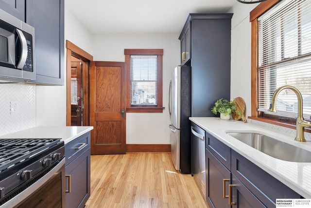 806 N 43rd Street, Omaha, NE 68131